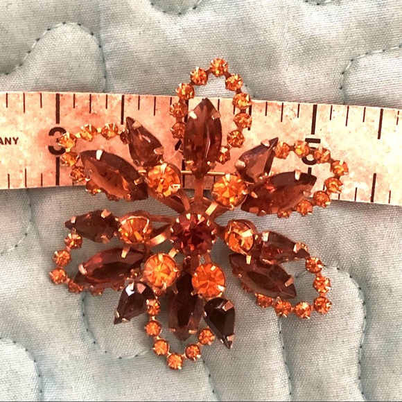 🧡VINTAGE Amber Yellow Large Dimensional Brooch🧡 - Picture 5 of 5